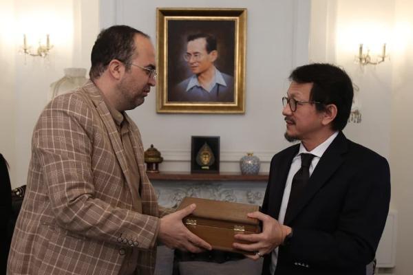 پیام تبریک شهردار تهران به مناسبت سال نو میلادی به سفارتخانه پیام تبریک شهردار تهران به مناسبت سال نو میلادی به سفارتخانه های منطقه 12